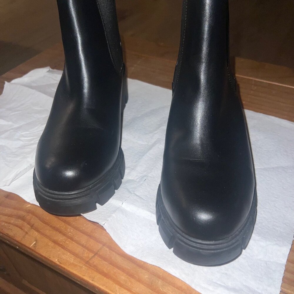 MADDEN GIRL "TESSA" CHUNKY BLACK BOOTIES SIZE 9.5 - Picture 2 of 16